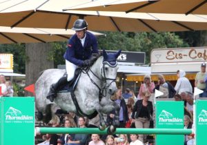 Mario Stevens (RUFV Lastrup) gewinnt die Landesmeisterschaft Springen | Foto: Harms